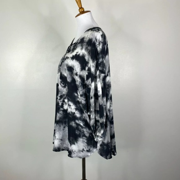 a.n.a. Top Tie-Dyed Boho Tunic Top Lace Up Neckline Sz. 1X - Picture 3 of 9